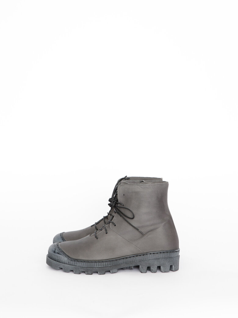 Lofina - Boot with laces and a zipper