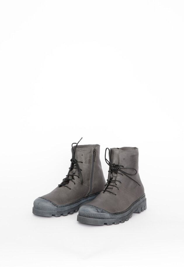 Lofina - Boot with laces and a zipper