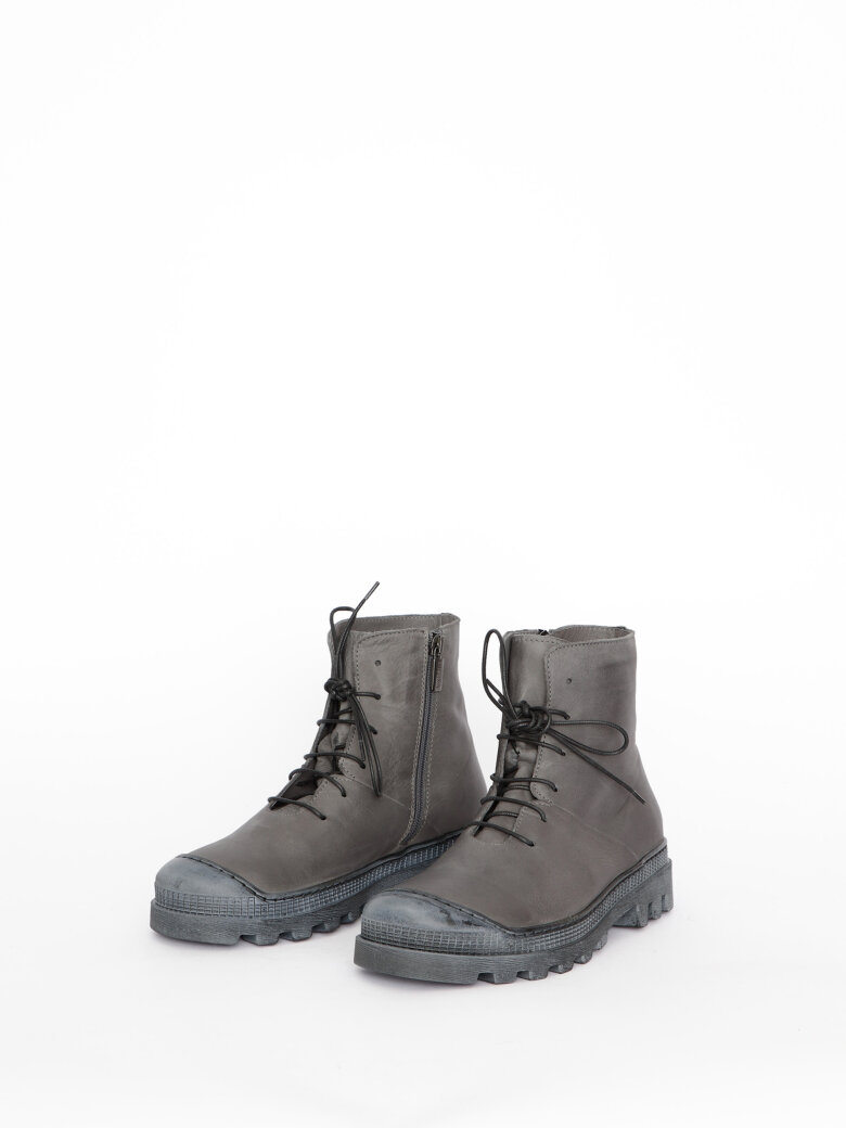 Lofina - Boot with laces and a zipper