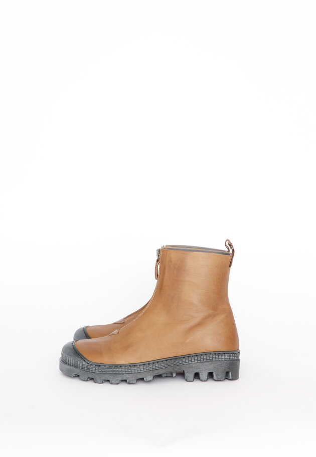 Lofina - Boot with front zipper Lofina - Boot with front zipper