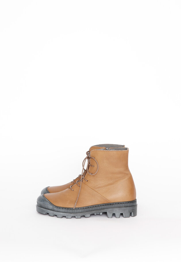 Lofina - Boot with laces and zipper Lofina - Boot with laces and zipper