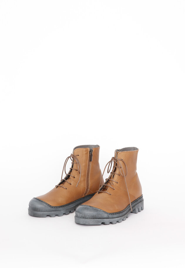Lofina - Boot with laces and zipper