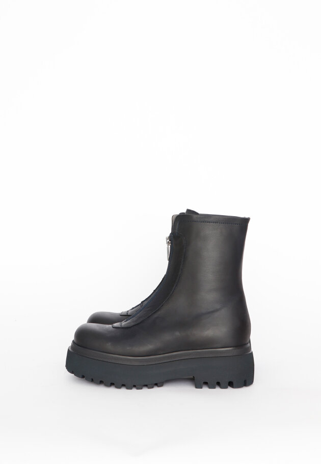 Lofina - Boot with a front zipper Lofina - Boot with a front zipper