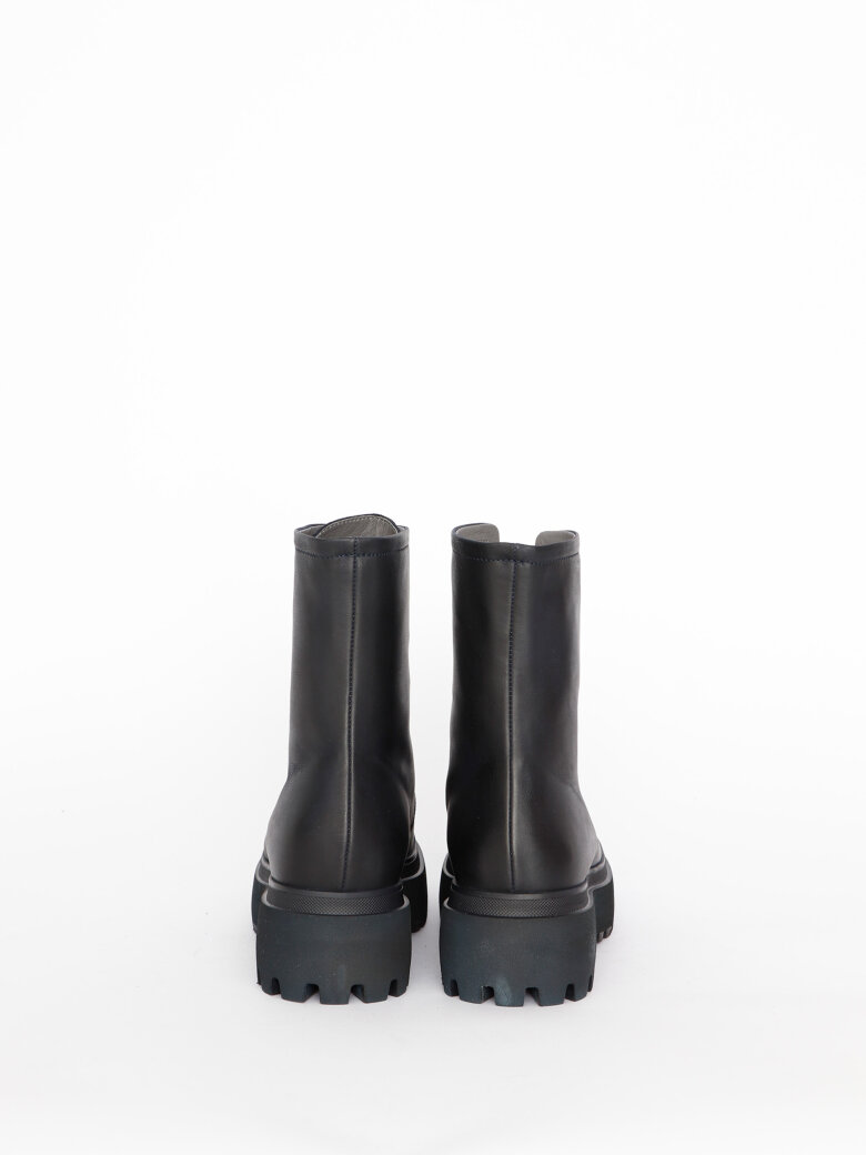 Lofina - Boot with a front zipper