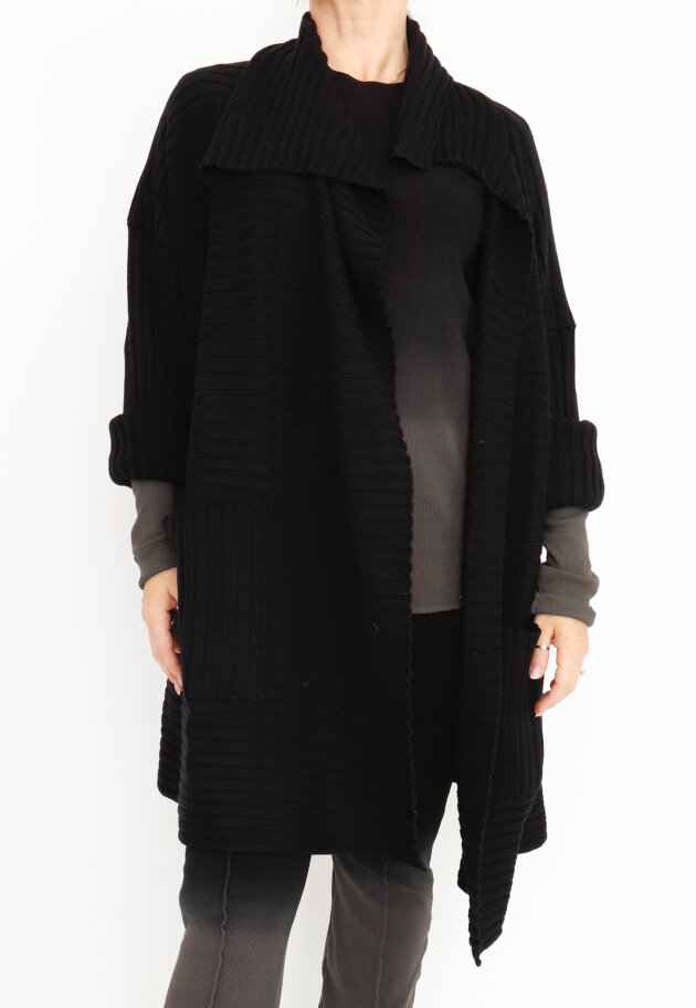 Sort Aarhus - Strikket cardigan i merino uld med lommer og thumb opening