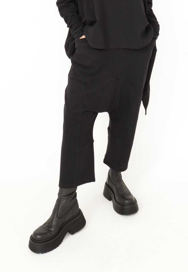 Sort Aarhus - 3/4 baggy pants with pockets Sort Aarhus - 3/4 baggy pants with pockets