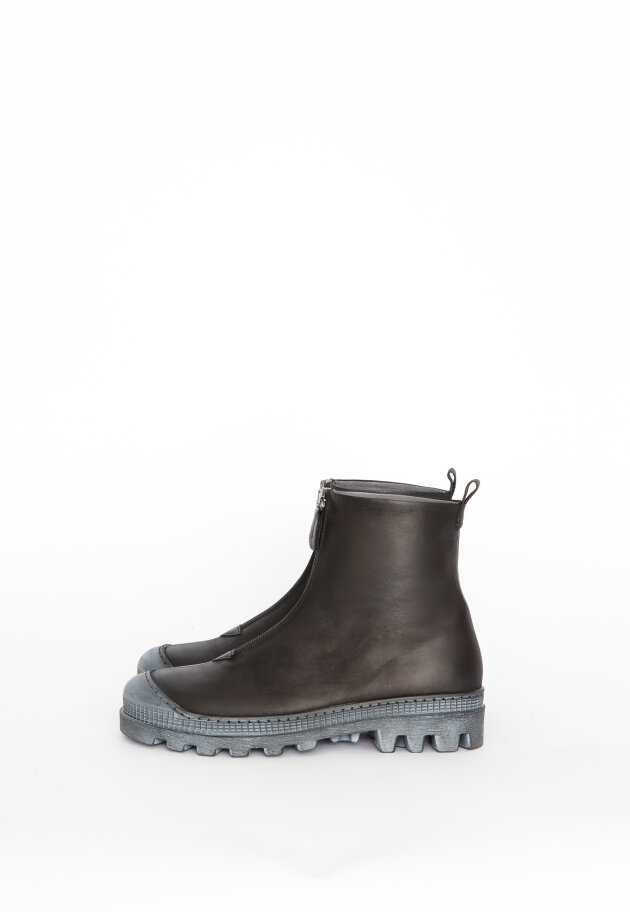 Lofina - Bootie with a strong rubber sole and zipper Lofina - Bootie with a strong rubber sole and zipper