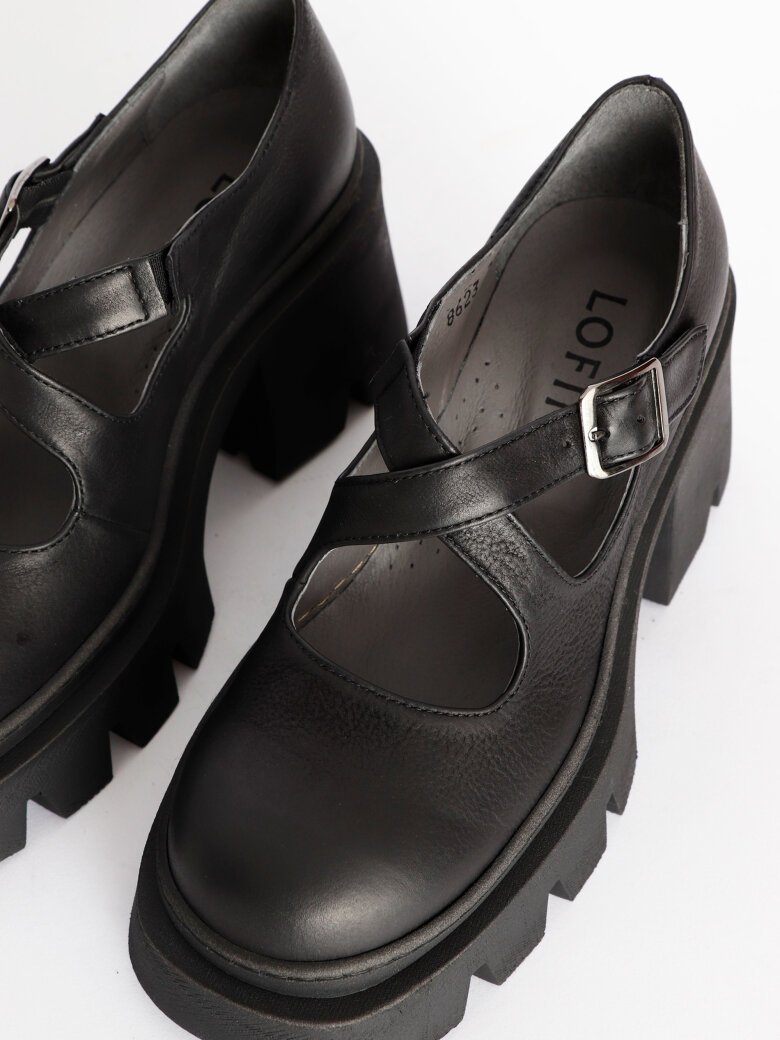 Lofina - High heeled shoe with a buckle
