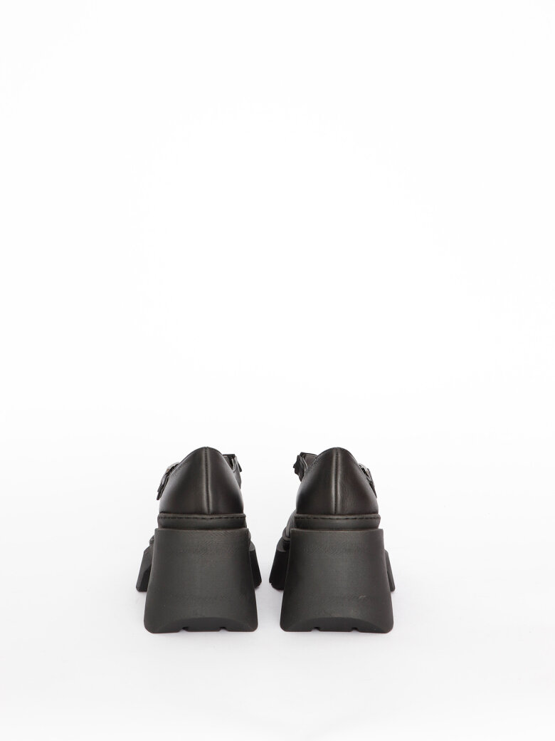 Lofina - High heeled shoe with a buckle