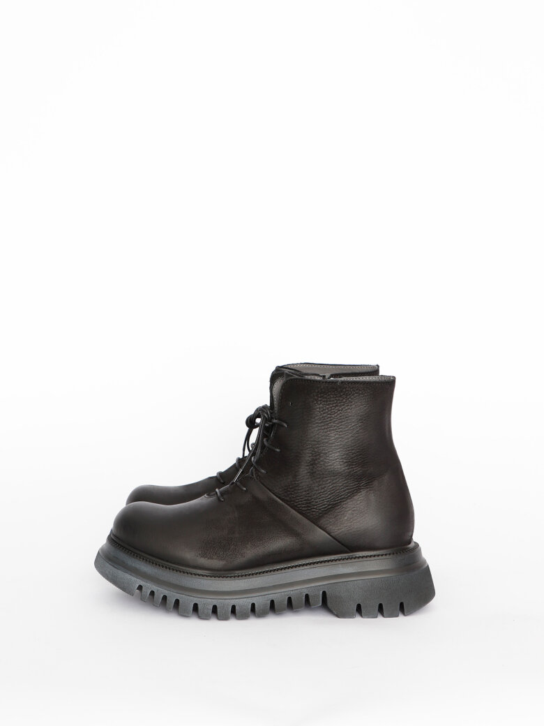 Lofina - Boot with laces and a zipper