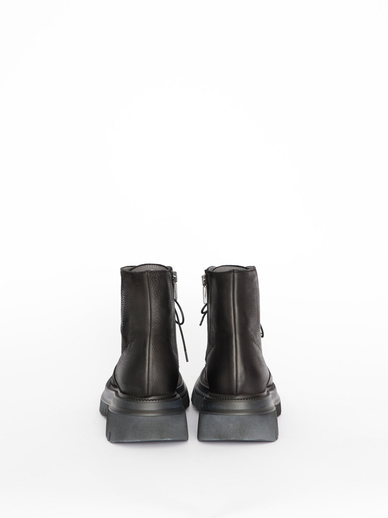 Lofina - Boot with laces and a zipper