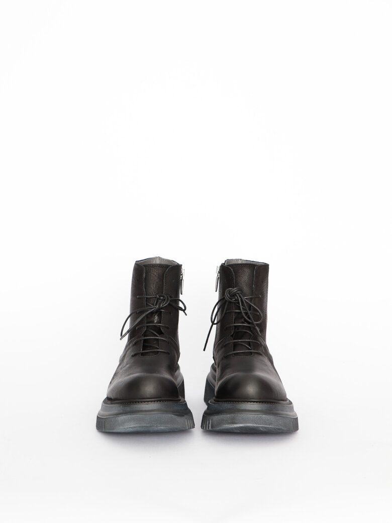 Lofina - Boot with laces and a zipper