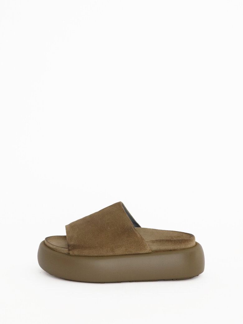 Sample sandal