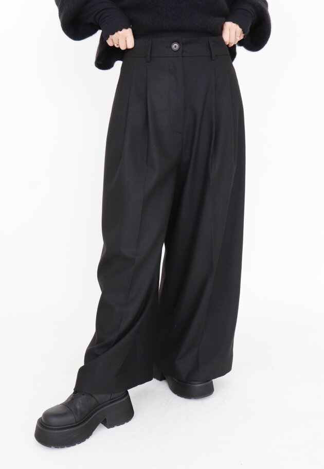 Sort Aarhus - Wide pants in a soft wool mix Sort Aarhus - Wide pants in a soft wool mix