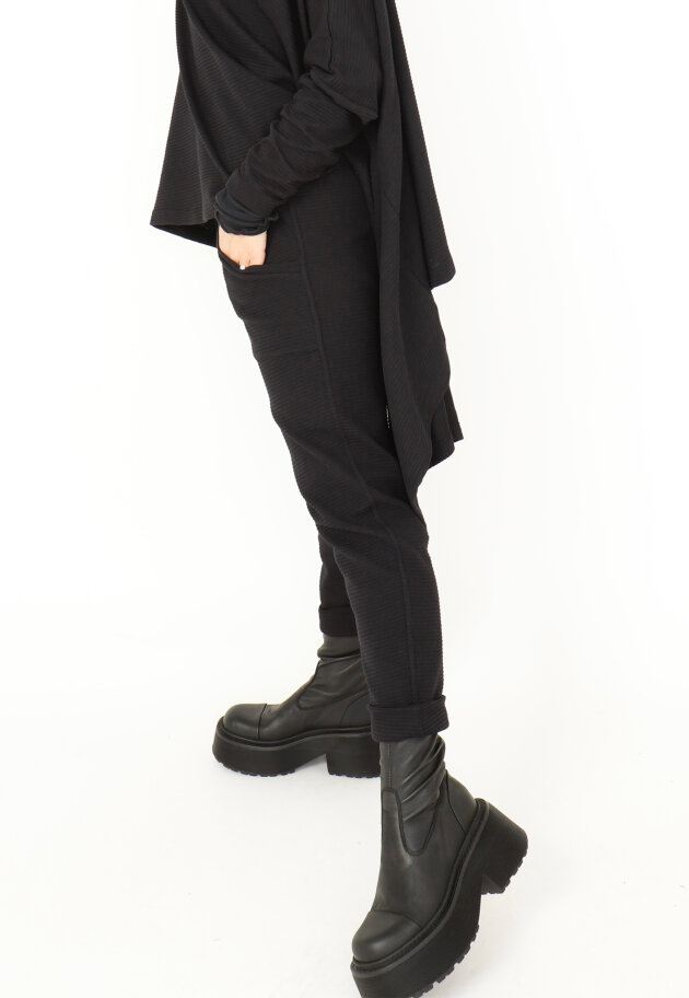 Sort Aarhus - Ribbed pants in organic cotton