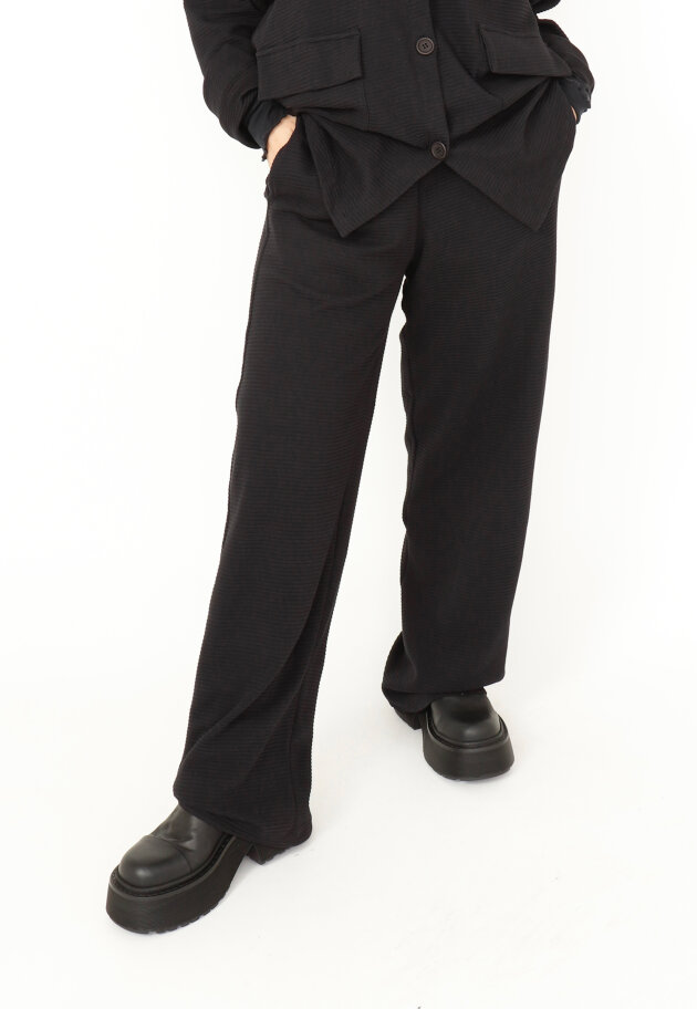 Sort Aarhus - Ribbed pants in organic cotton