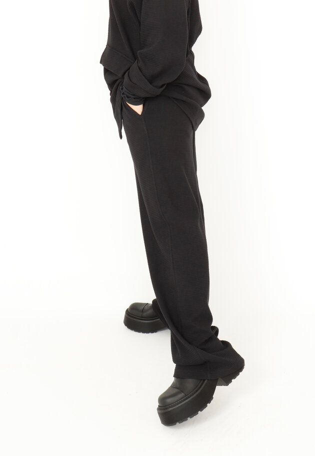 Sort Aarhus - Ribbed pants in organic cotton