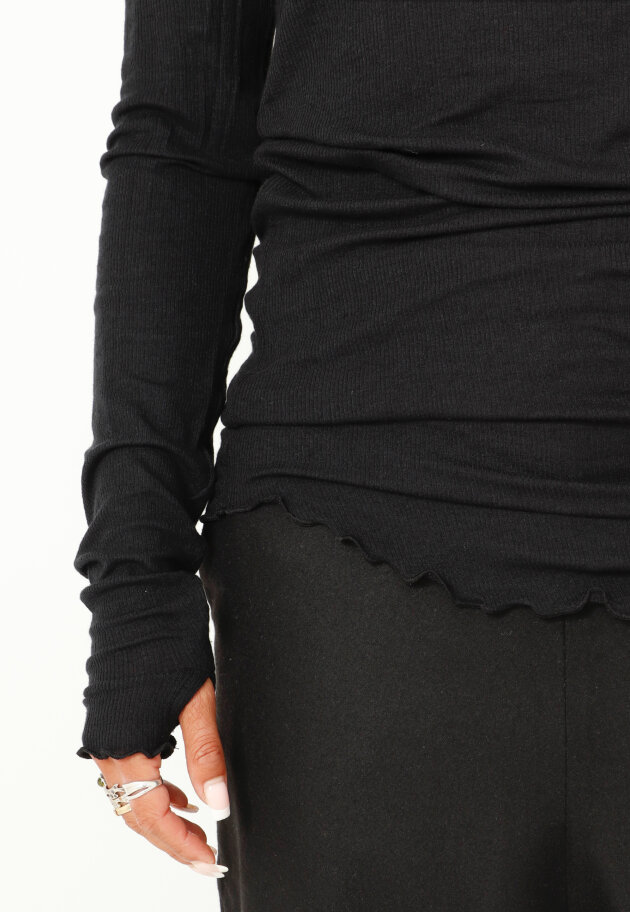 Sort Aarhus - Blouse with boat neckline and thumb opening