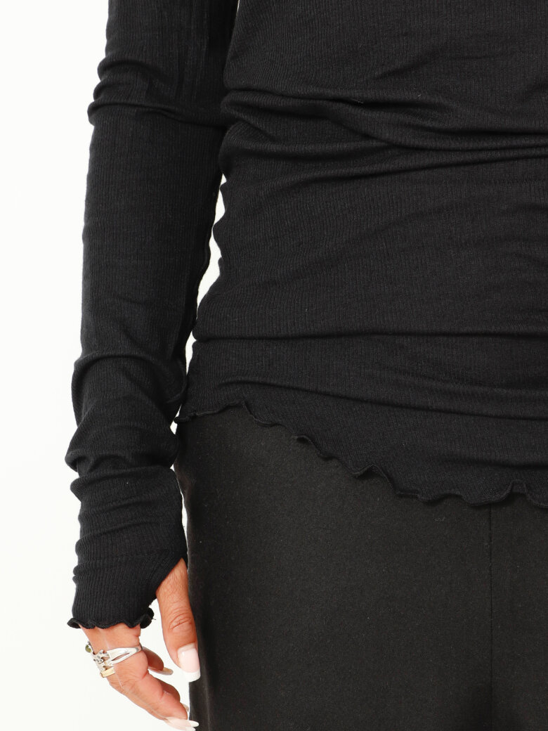 Sort Aarhus - Bluse med bådhals og thumb-opening