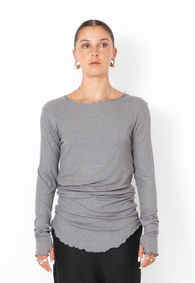 Sort Aarhus - Blouse with boat neckline and thumb opening Sort Aarhus - Blouse with boat neckline and thumb opening