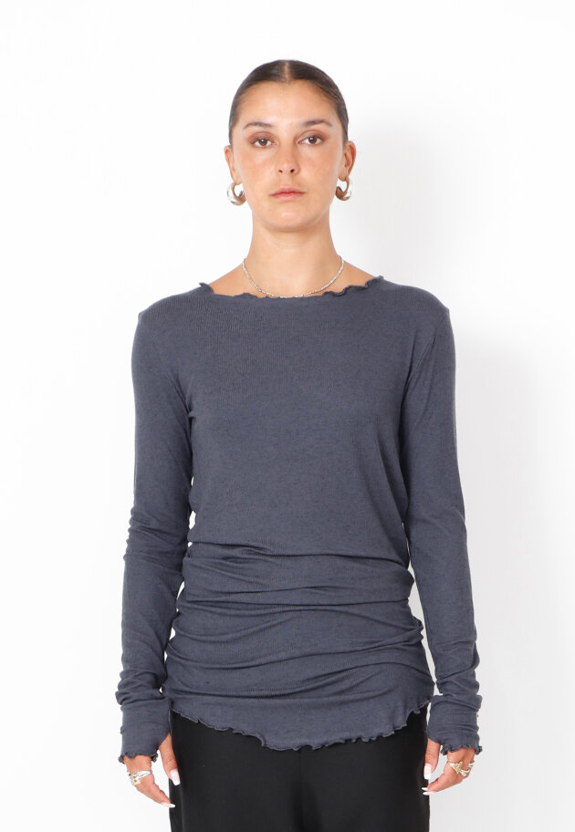 Sort Aarhus - Blouse with boat neckline and thumb opening Sort Aarhus - Blouse with boat neckline and thumb opening