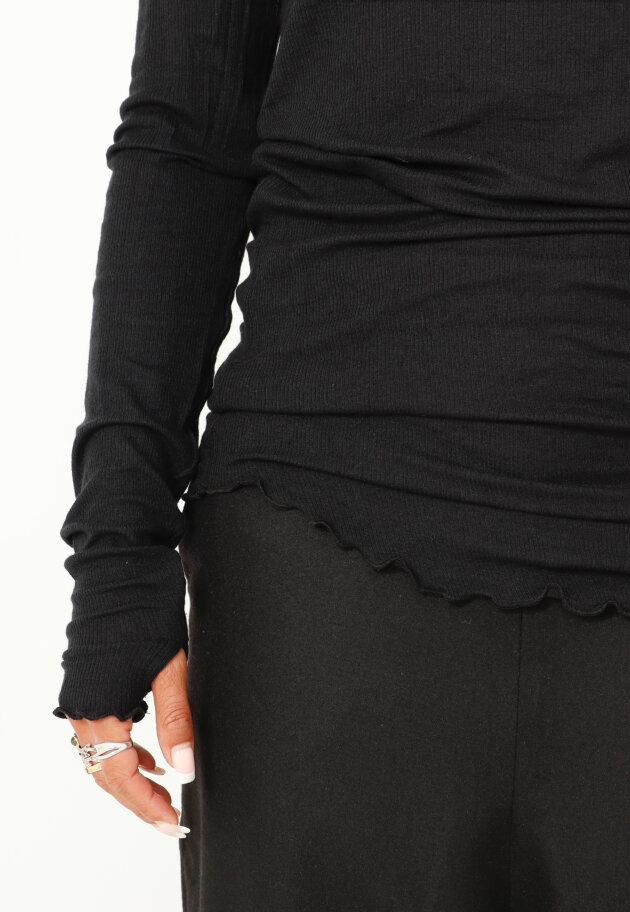 Sort Aarhus - Bluse med rullekrave og thumb-opening