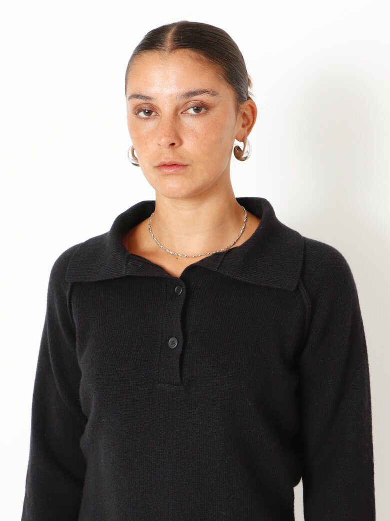 Sort Aarhus - Knitted blouse in merino wool