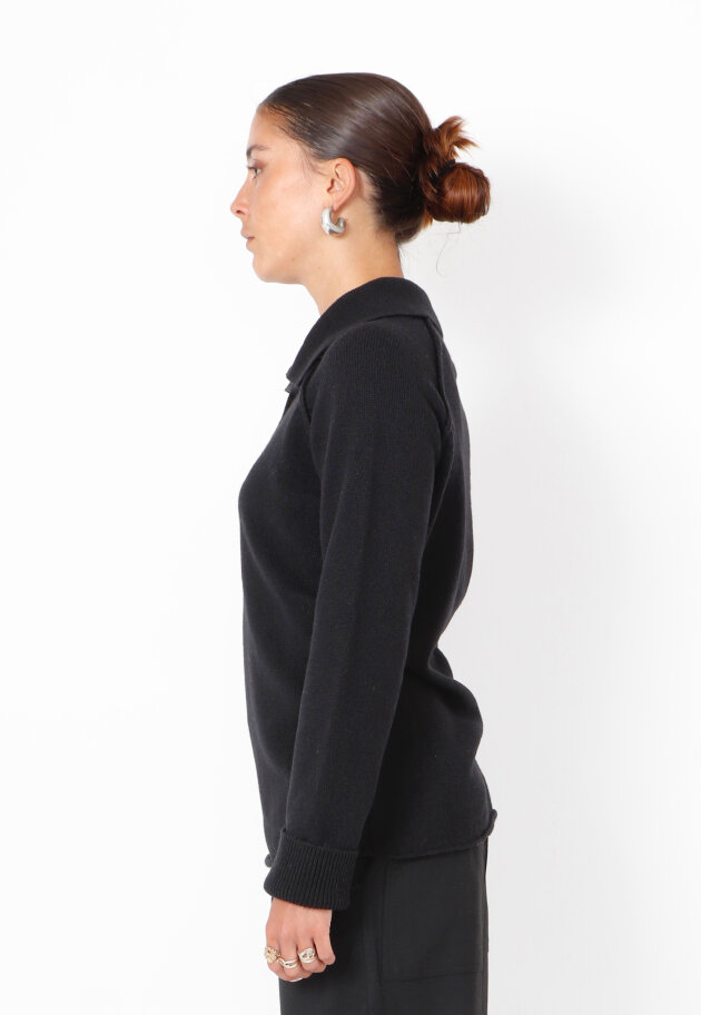 Sort Aarhus - Knitted blouse in merino wool
