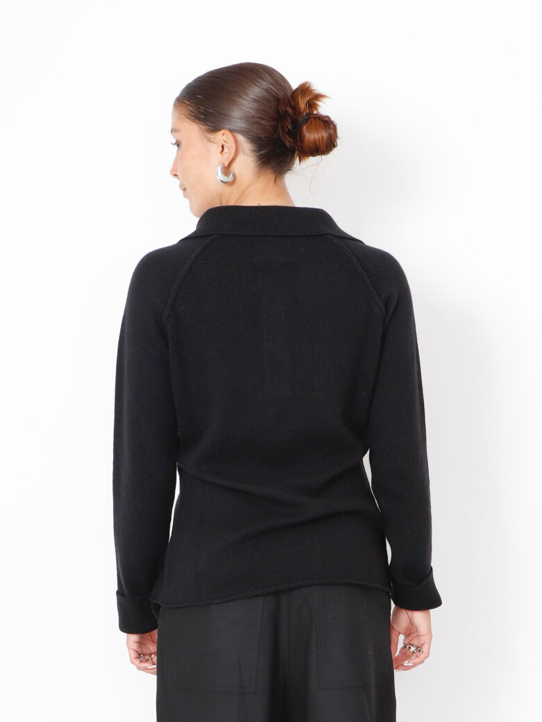 Sort Aarhus - Knitted blouse in merino wool
