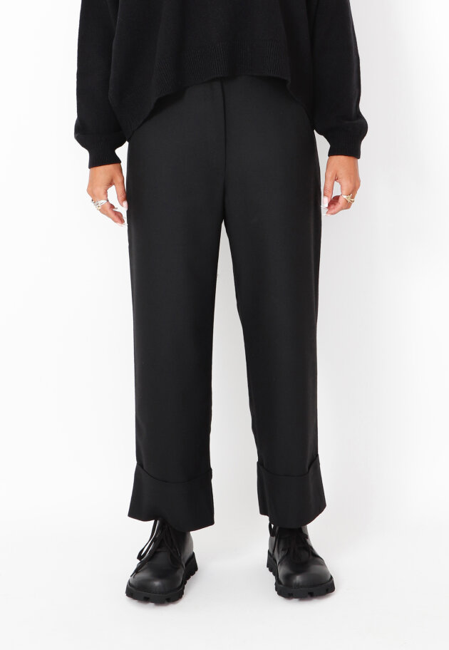 Sort Aarhus - 3/4 pants with turned-up hems in wool mix Sort Aarhus - 3/4 pants with turned-up hems in wool mix