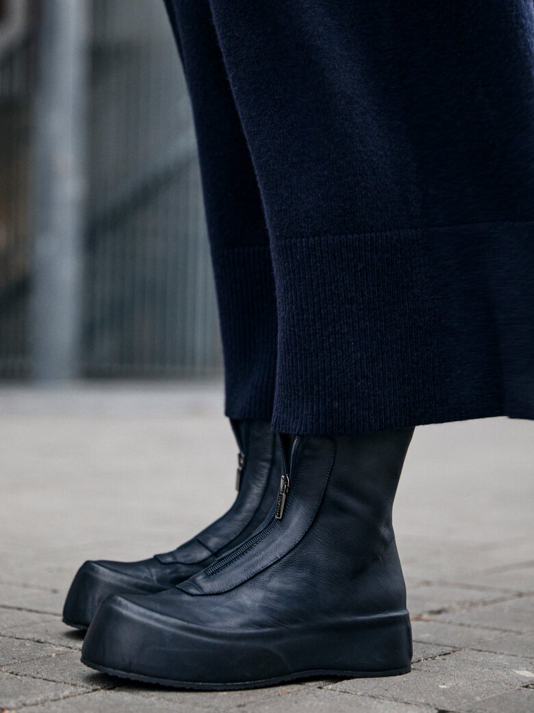 Lofina - Boot with front zipper