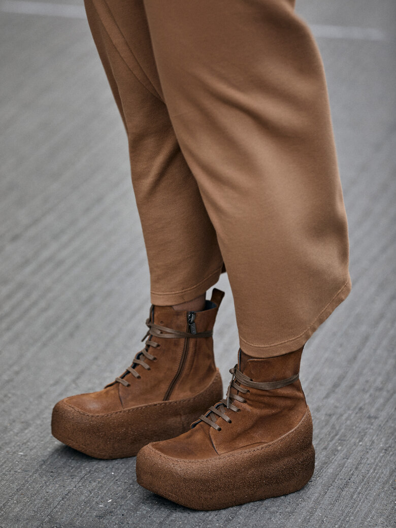 Lofina - Boot with laces and a zipper