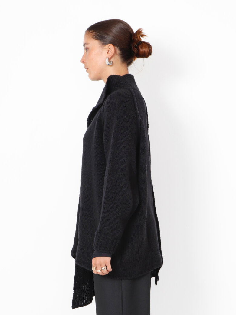 Sort Aarhus - Knitted blouse/cardigan in merino wool