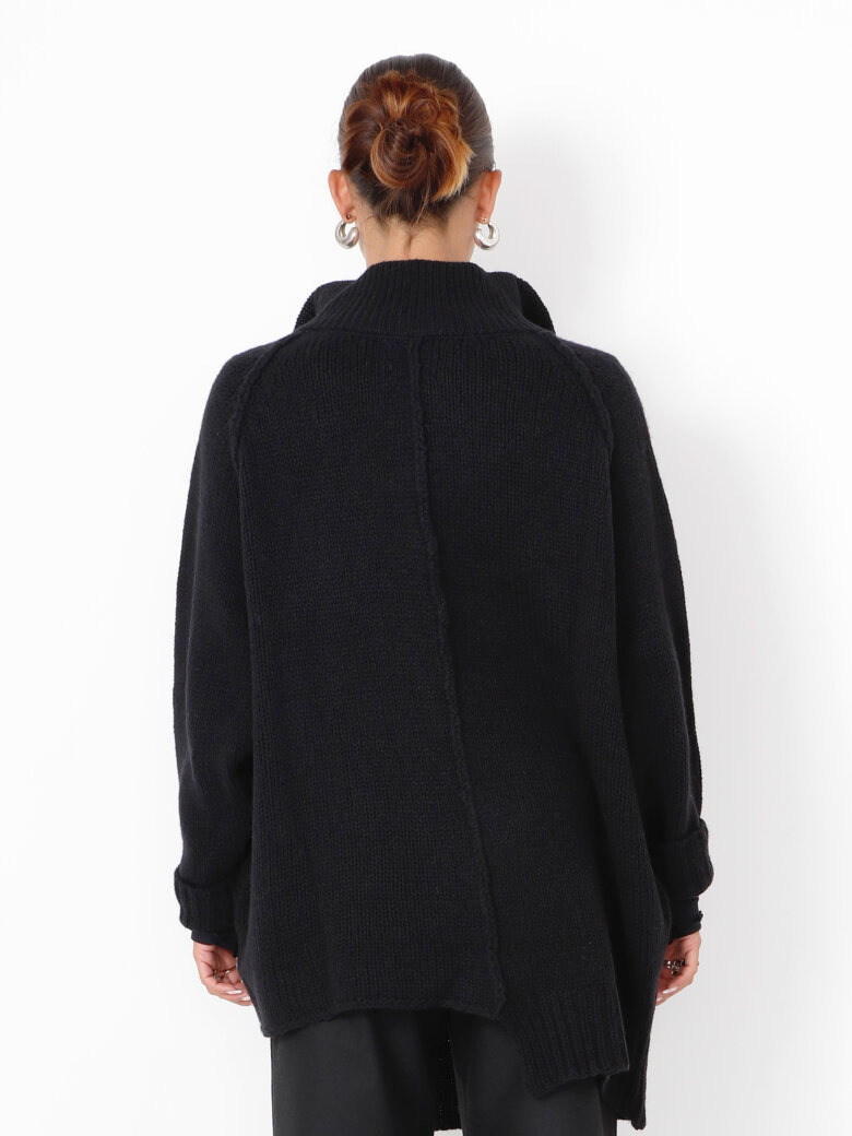 Sort Aarhus - Knitted blouse/cardigan in merino wool