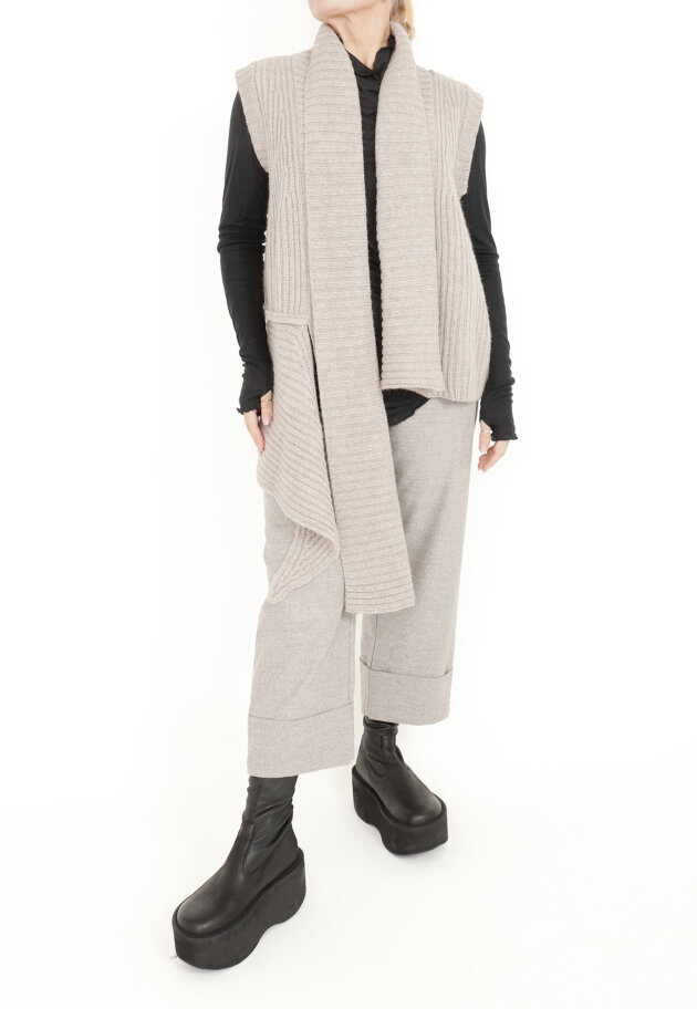 Sort Aarhus - Knitted vest in merino wool