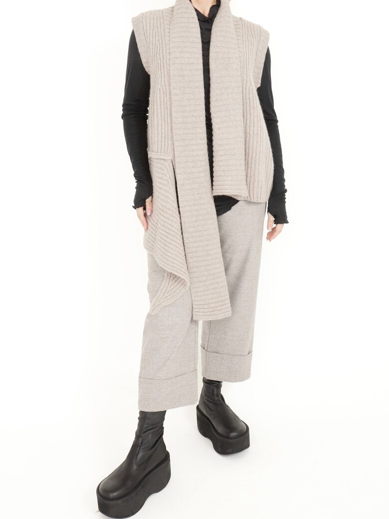 Sort Aarhus - Knitted vest in merino wool