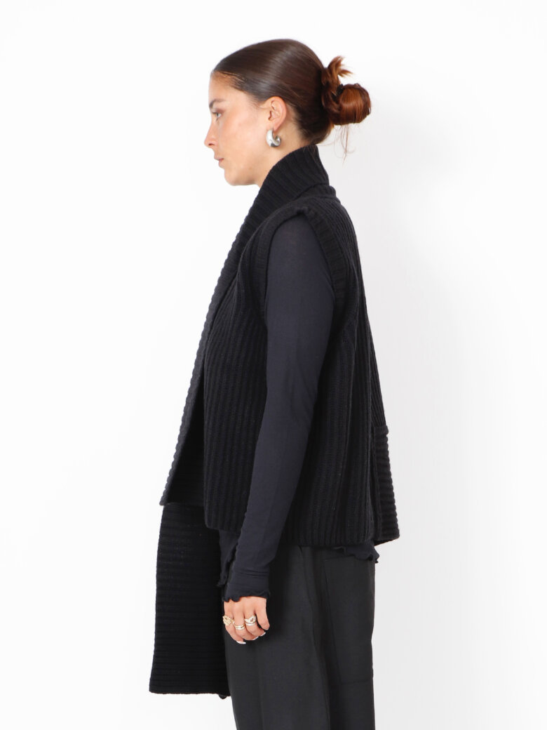 Sort Aarhus - Knitted vest in merino wool