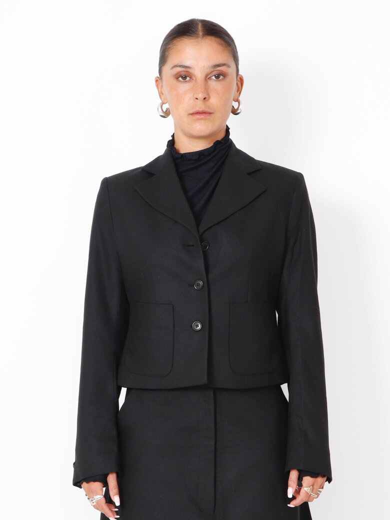 Sort Aarhus - Cropped blazer i uldblanding