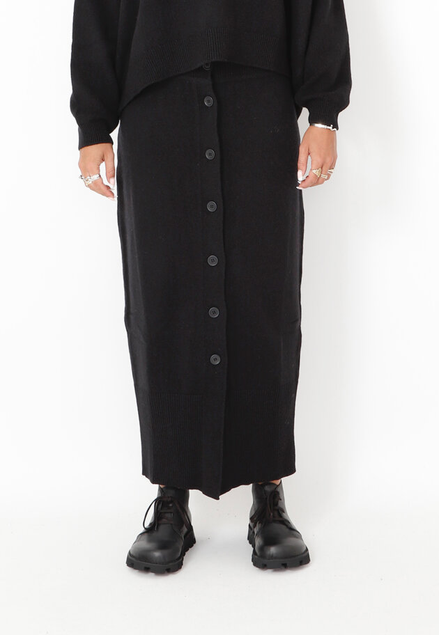 Sort Aarhus - Knitted skirt in merino wool with buttons Sort Aarhus - Knitted skirt in merino wool with buttons