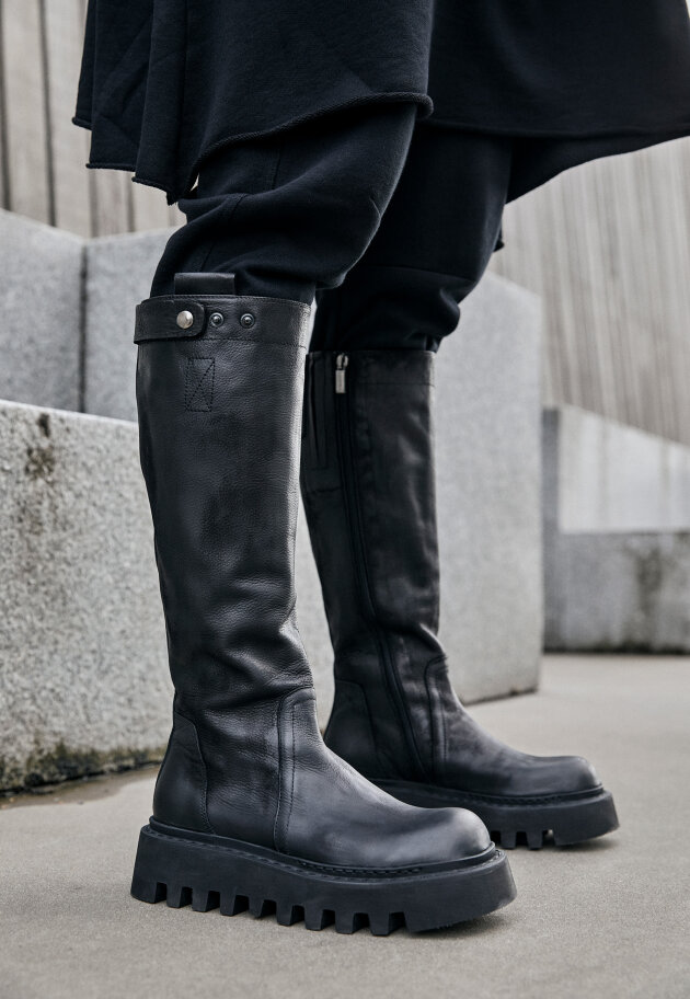 Lofina - PRE ORDER! Lang støvle med lynlås og knapper
