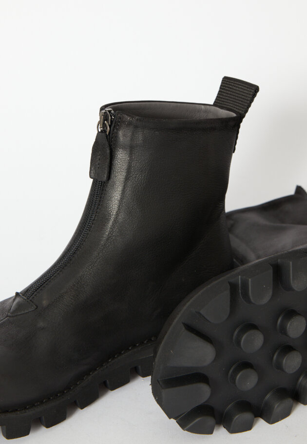 Lofina - PRE ORDER! Støvle med front-lynlås