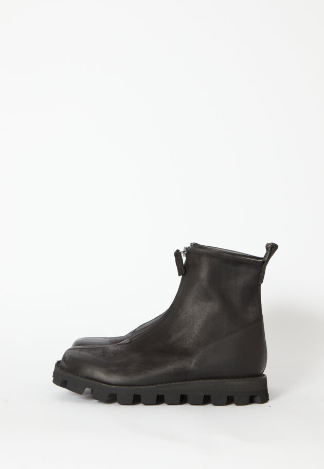 Lofina - PRE ORDER! Støvle med front-lynlås