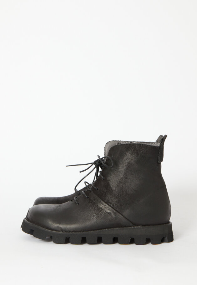 Lofina - PRE ORDER! Støvle med snøre