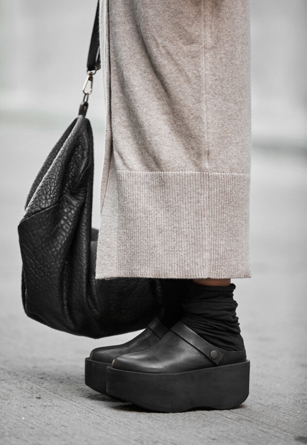 Sort Aarhus - PRE ORDER! Platform shoes with fur Sort Aarhus - PRE ORDER! Platform shoes with fur