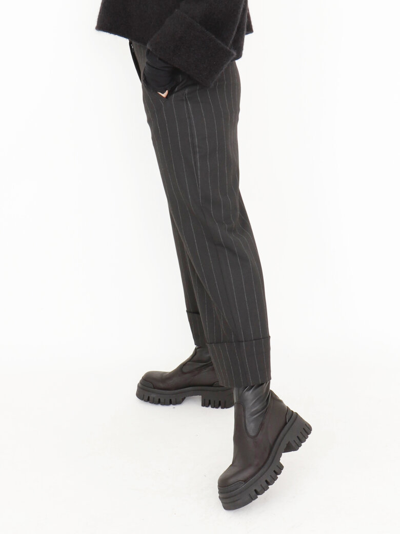 Sort Aarhus - 3/4 length cuffed pants with pockets