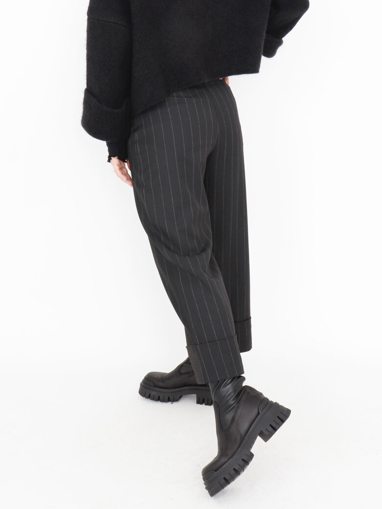 Sort Aarhus - 3/4 length cuffed pants with pockets