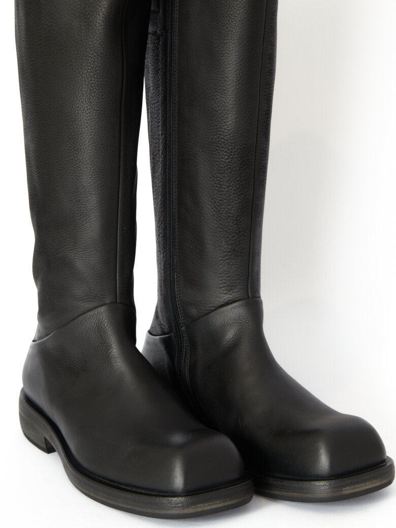 Lofina - Long boot with zipper and a leather sole