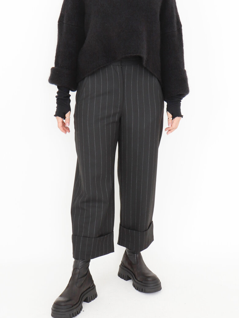 Sort Aarhus - 3/4 length cuffed pants with pockets