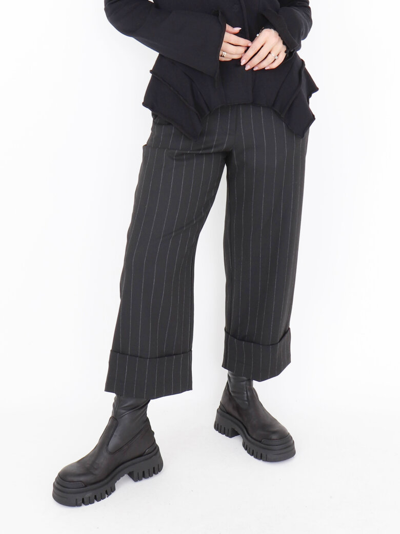 Sort Aarhus - 3/4 length cuffed pants with pockets