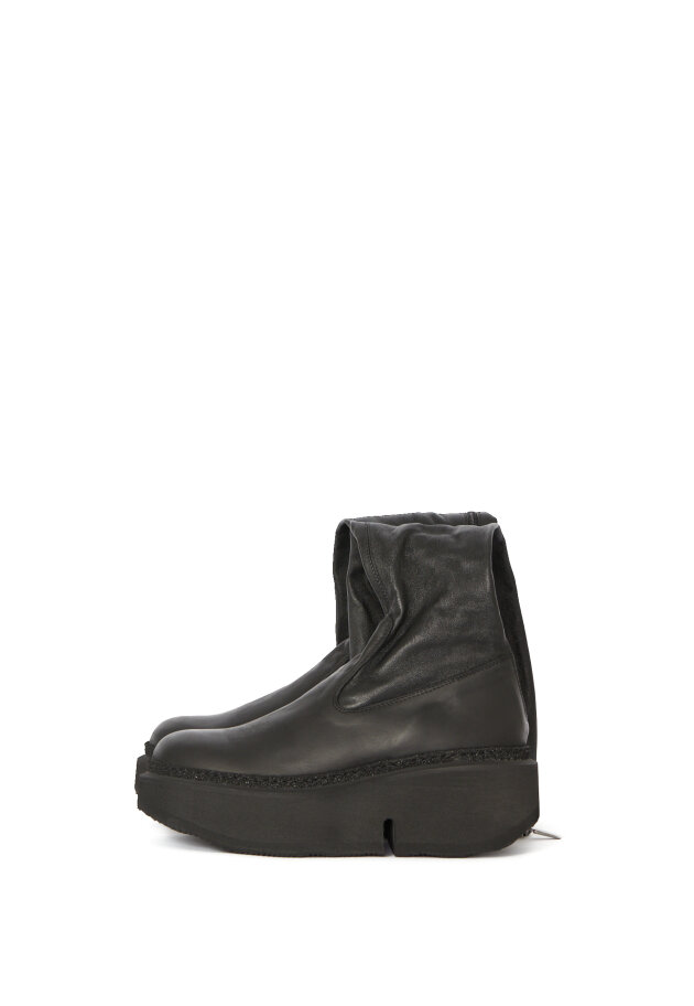 Lofina - Long boot with stretch skin and a zipper